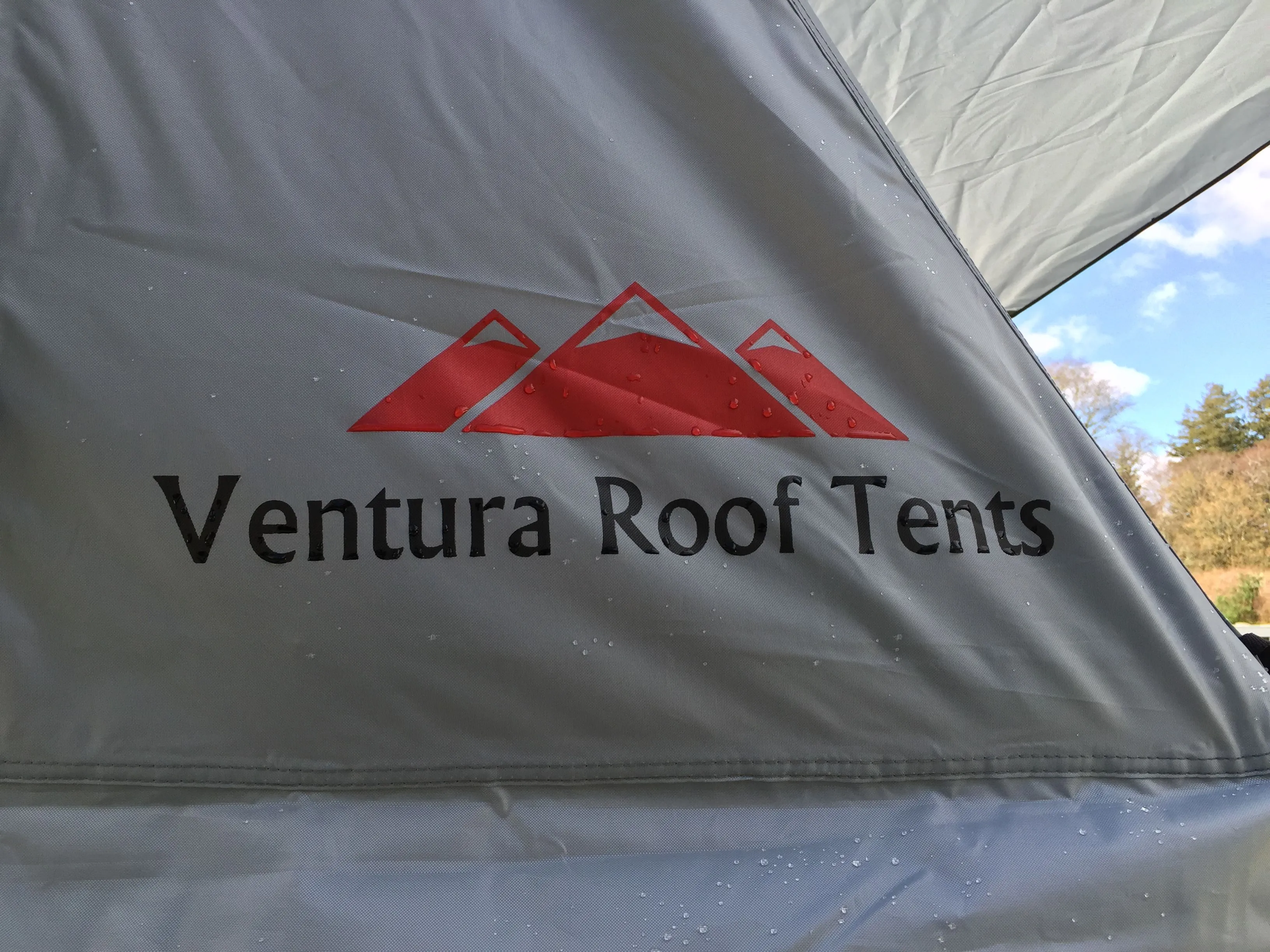 Extended Ventura Deluxe 1.4 Roof Top Tent   Extra Mattress   LED Lighting