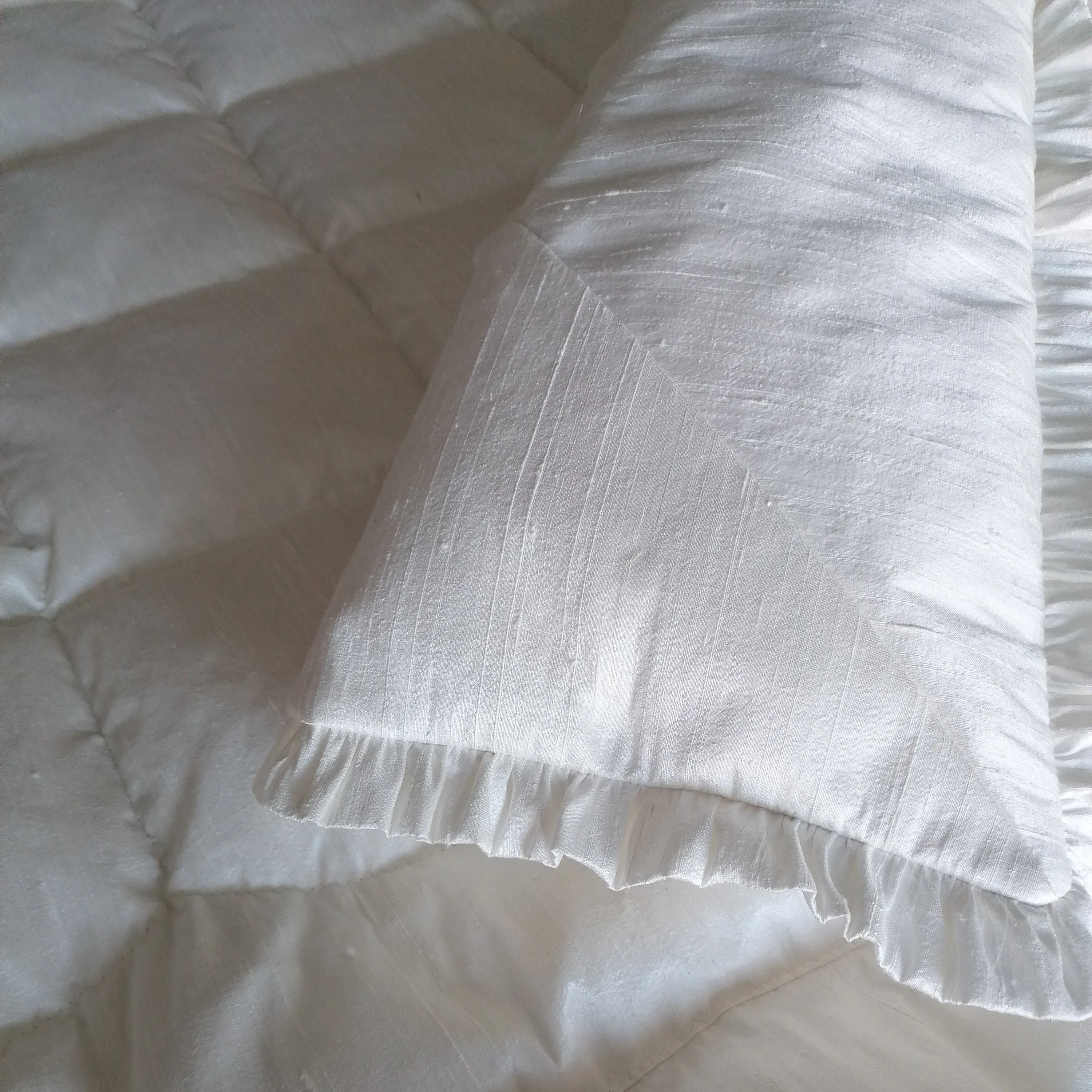 Handmade Dacron Filled Eiderdown Style Quilt