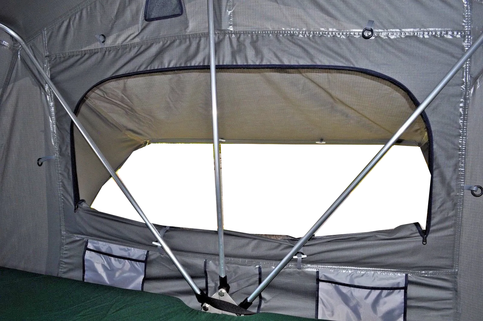 Ventura Deluxe 1.4 Roof Top Tent   Annex (IN STOCK)